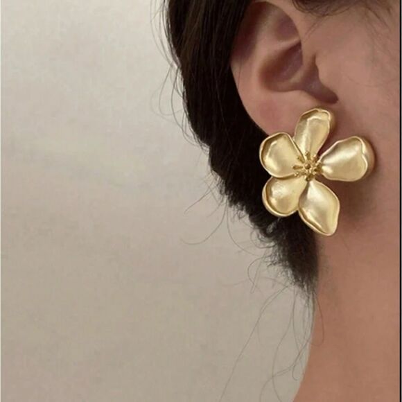 Bohemian flower stud earrings A348 - Picture 1 of 4